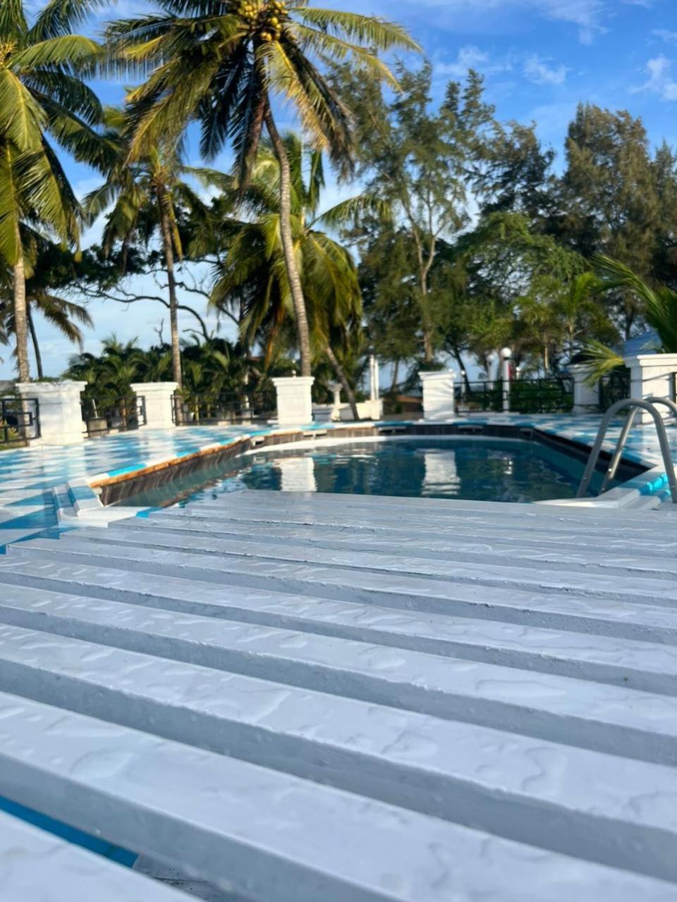 Ceylonta Beach Resort And Spa Hambantota Eksteriør billede